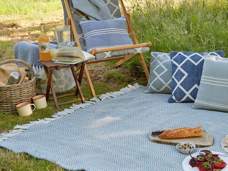 The Ultimate Guide to Picnic Blankets